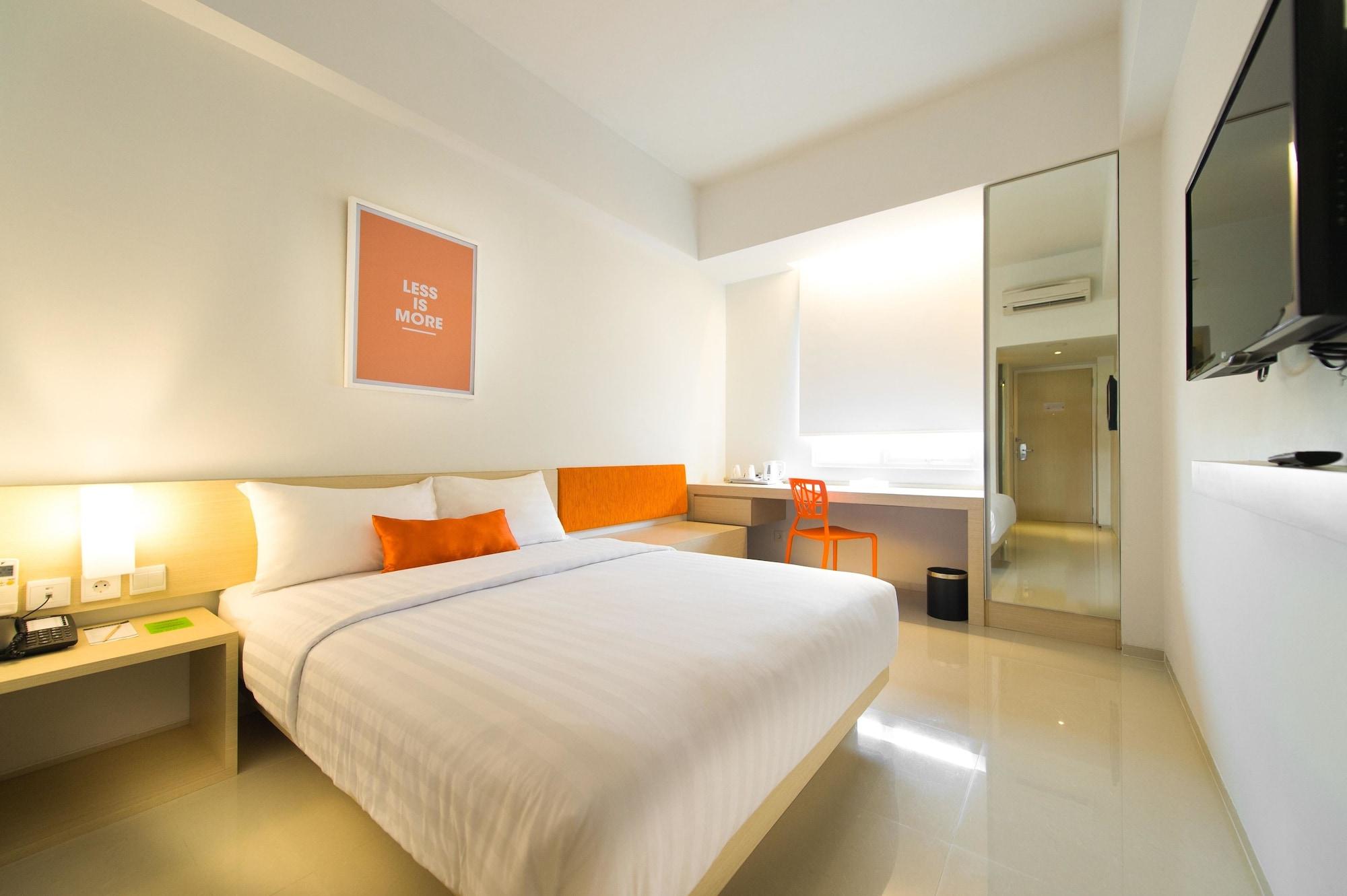 Zuri Express Mangga Dua Hotel Jakarta Exterior photo