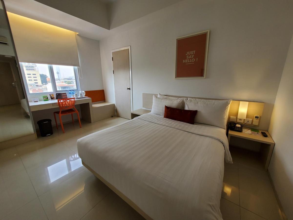 Zuri Express Mangga Dua Hotel Jakarta Exterior photo