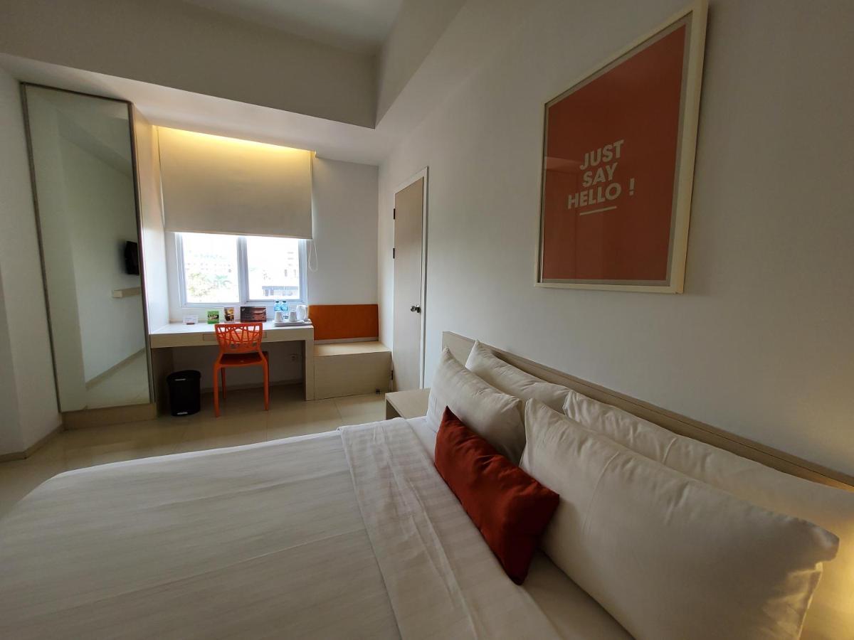 Zuri Express Mangga Dua Hotel Jakarta Exterior photo