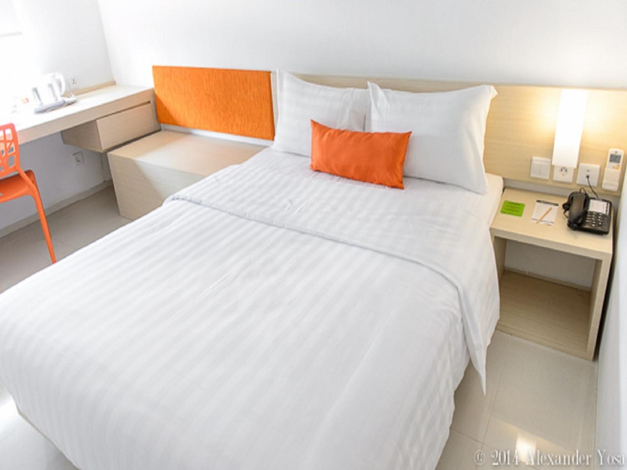 Zuri Express Mangga Dua Hotel Jakarta Room photo