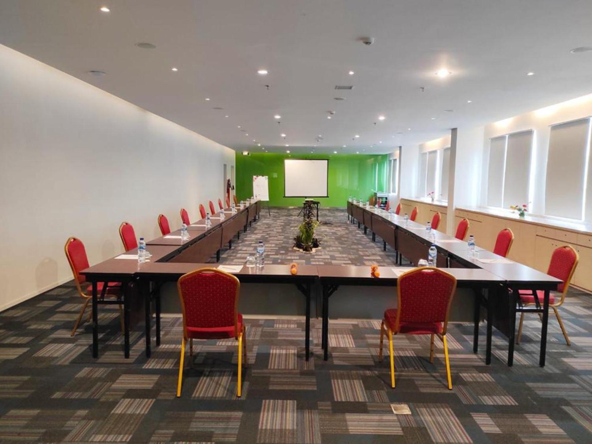 Zuri Express Mangga Dua Hotel Jakarta Exterior photo
