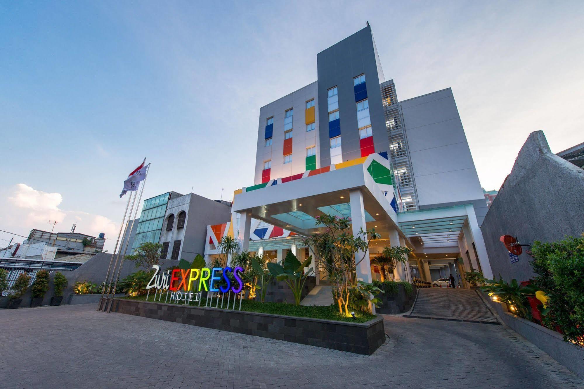 Zuri Express Mangga Dua Hotel Jakarta Exterior photo