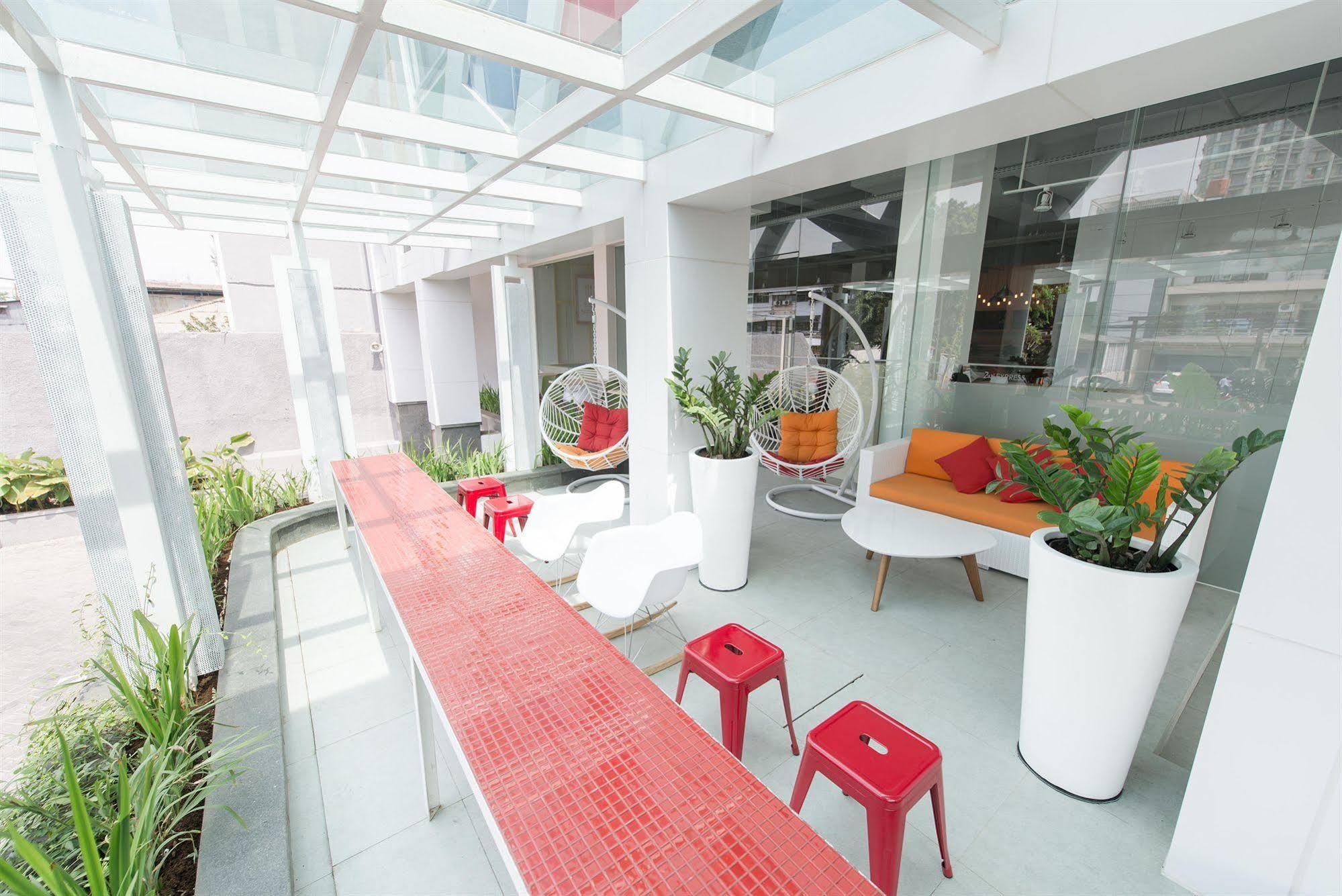 Zuri Express Mangga Dua Hotel Jakarta Exterior photo