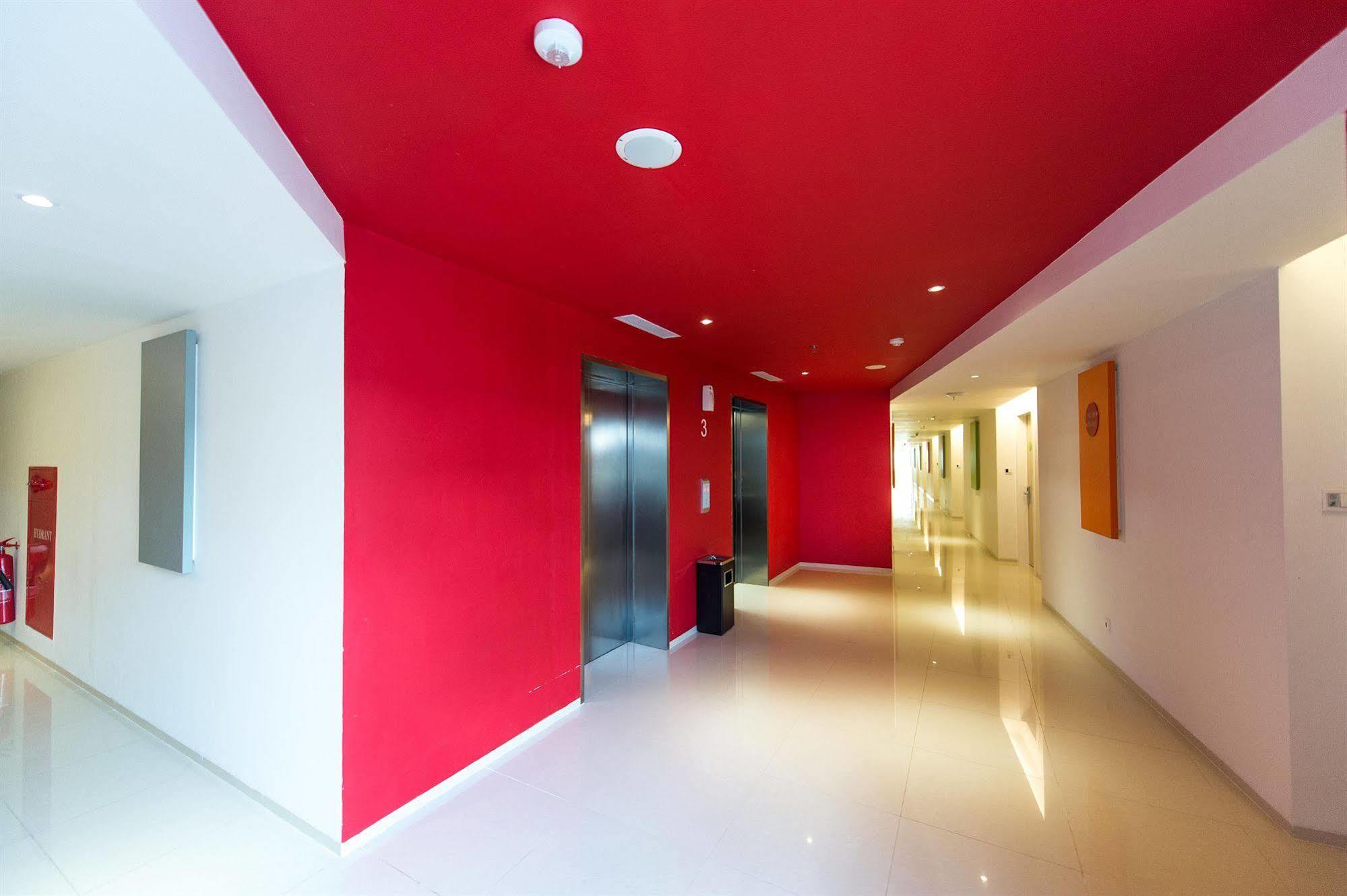 Zuri Express Mangga Dua Hotel Jakarta Exterior photo